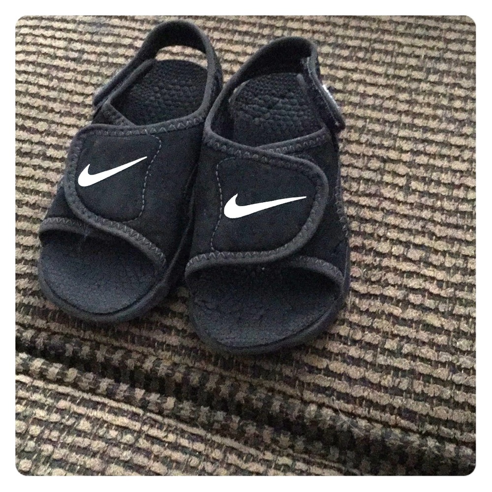 Black Nike Sandals